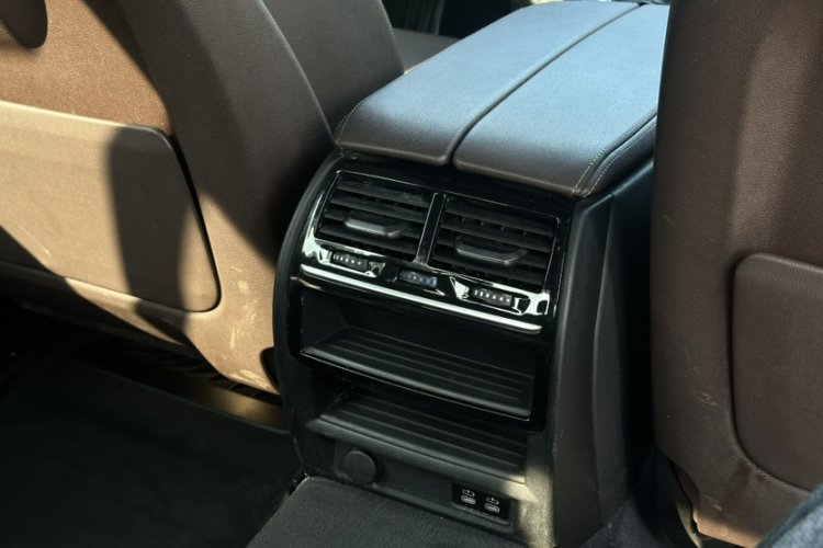 宝马5系 2020款 525Li M运动套装中控内饰7013