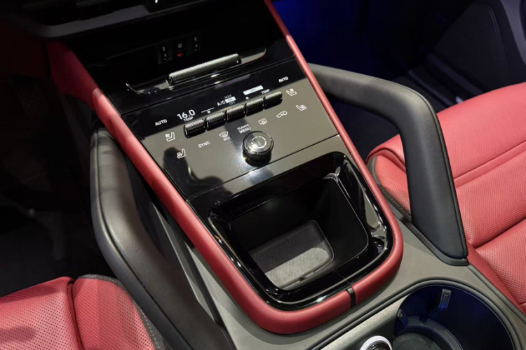保时捷 2025款 Cayenne 3.0T中控内饰7005