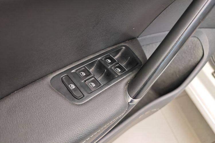 大众 高尔夫 2018款  230TSI 自动豪华型中控内饰7004