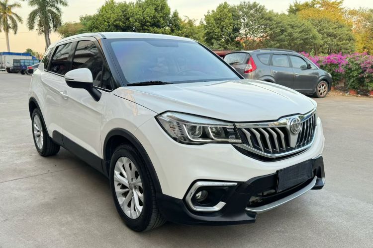 中华V3 2017款 1.5L 自动精英型车身外观6005