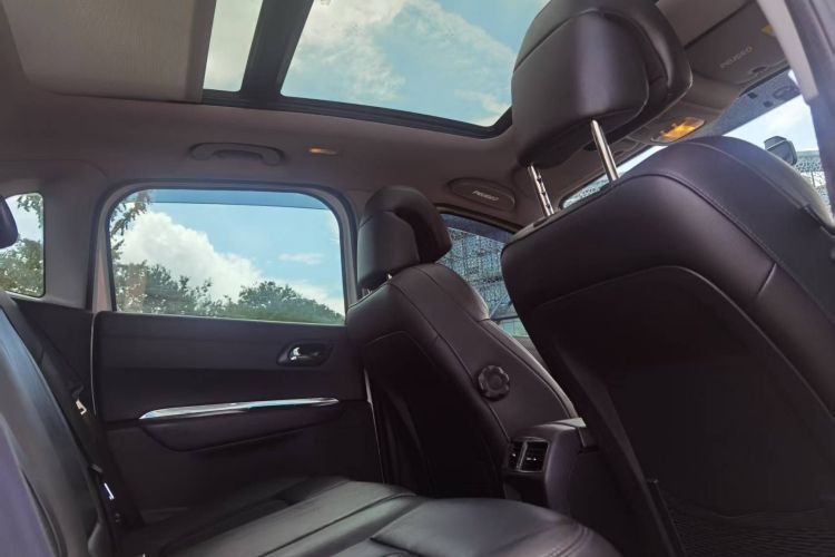 标致3008 2015款 2.0L 自动潮流版中控内饰7008