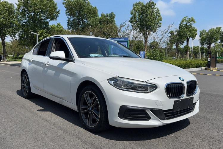 宝马1系 2020款 120i 时尚型车身外观6002