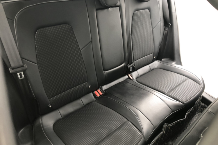 福特 福克斯 2020款 三厢 EcoBoost 180 自动锋潮型中控内饰7004