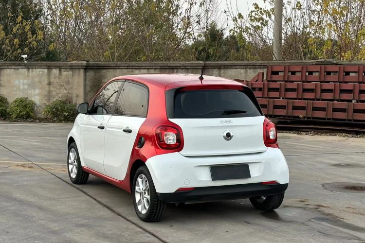 smart forfour 2016款 1.0L 52千瓦灵动版车身外观6005