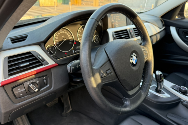 宝马3系 2014款 320i 时尚型中控内饰7004