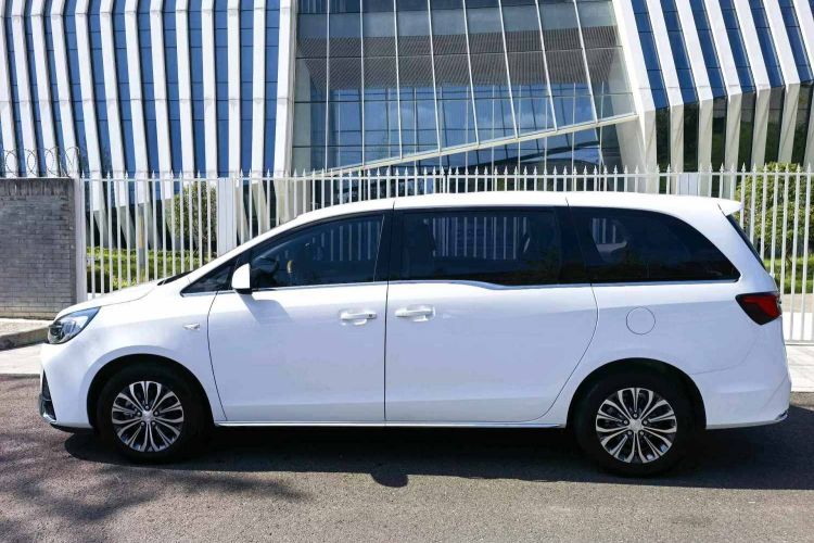 别克GL8 2023款 陆上公务舱 舒适型车身外观6006