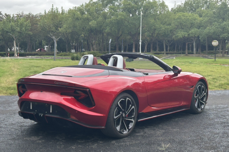 名爵 MG Cyberster 2024款 520km 传奇四驱版车身外观6008
