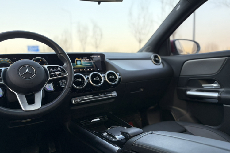 奔驰GLA 2020款 GLA 180中控内饰7002