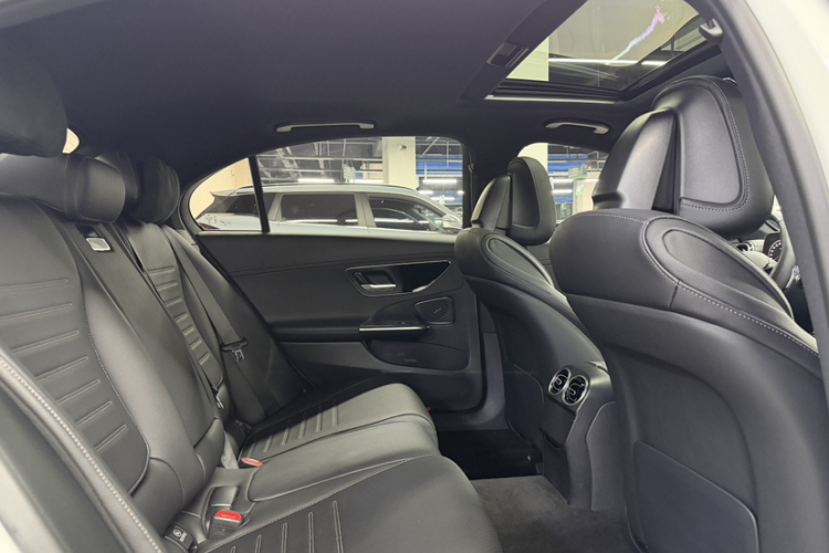 奔驰C级 2023款 C 200 L 运动版中控内饰7011