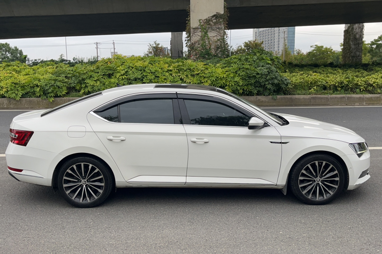 斯柯达 速派 2016款 TSI380 DSG尊行版车身外观6003