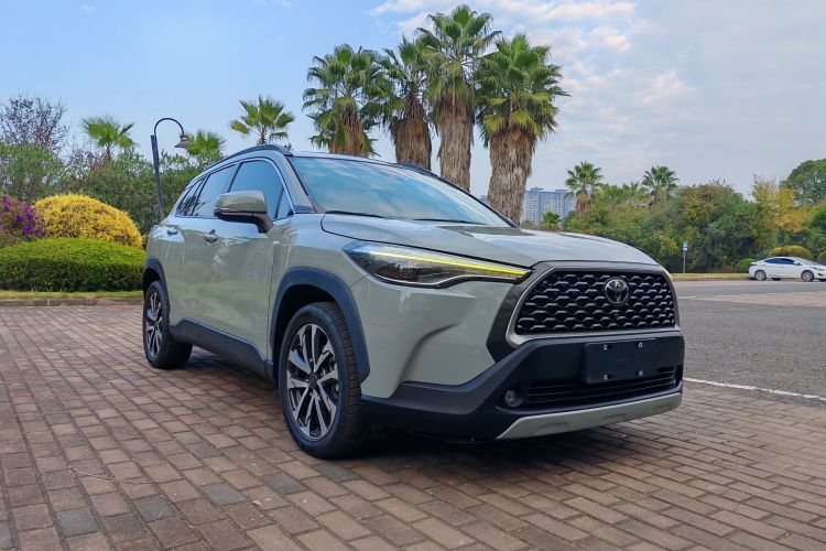 丰田 卡罗拉锐放 2022款 2.0L 旗舰版车身外观6002