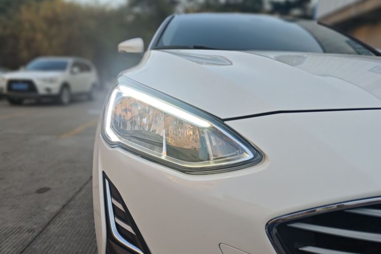 福特 福克斯 2019款 三厢 1.5L 手动锋跃型 国V车身外观6004