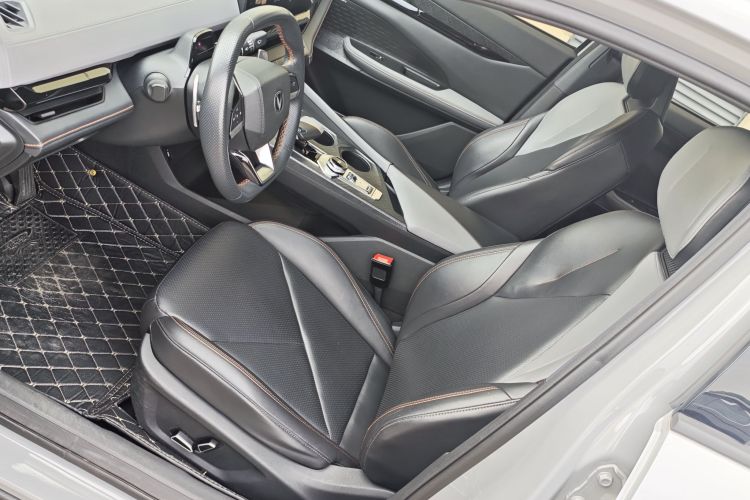 长安UNI-V 2022款 1.5T 智慧领航型局部细节19