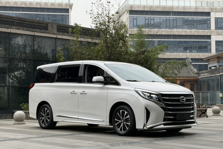 广汽传祺 传祺M8 2023款 领秀系列 390T 豪华版车身外观6005