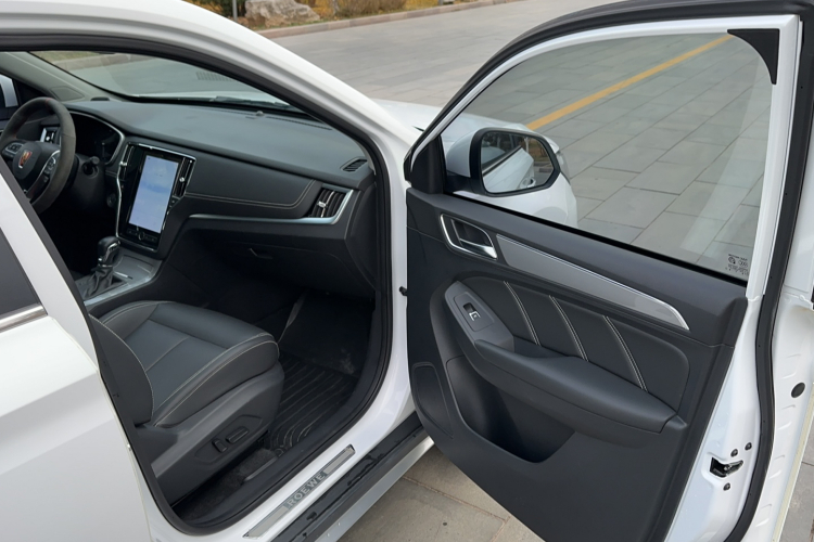 荣威RX5 2020款 20T 自动Ali智联网超越智臻版中控内饰7002