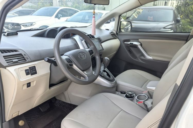 丰田 逸致 2015款 180E CVT跨界版中控内饰7006