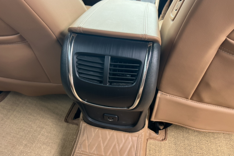 别克 君越 2018款 28T 豪华型中控内饰7003