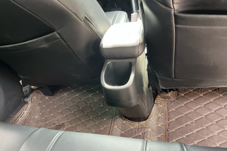 丰田 YARiS L 致享 2020款 1.5L CVT领先版中控内饰7013