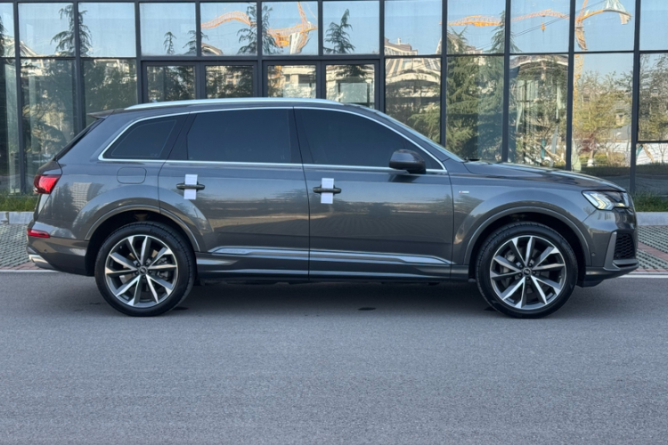 奥迪Q7 2021款 55 TFSI quattro S line运动型车身外观6002