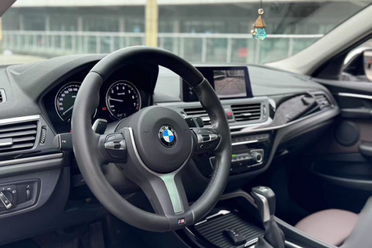 宝马1系 2019款 120i 领先型M运动套装车身外观6007