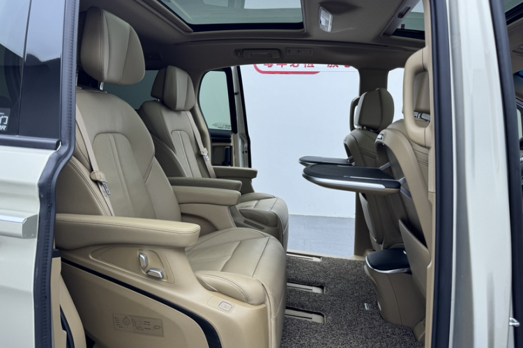 别克GL8 2021款 ES陆尊 653T 豪华型中控内饰7010