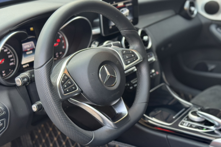 奔驰C级 2017款 改款 C 200 运动版局部细节13