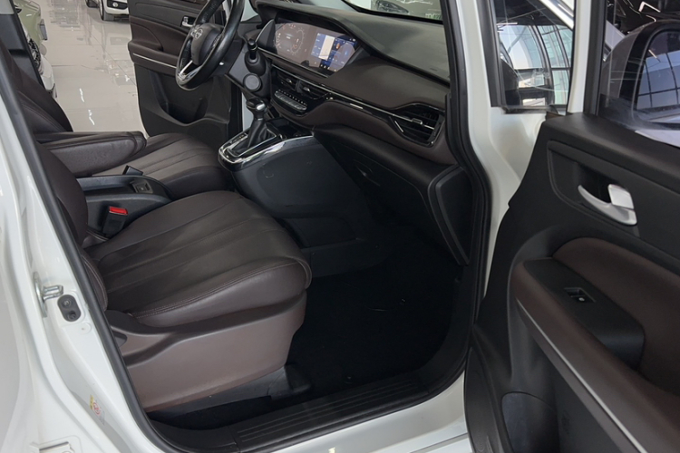 广汽传祺 传祺M6 2019款 270T DCT尊荣版（七座）国VI中控内饰7003