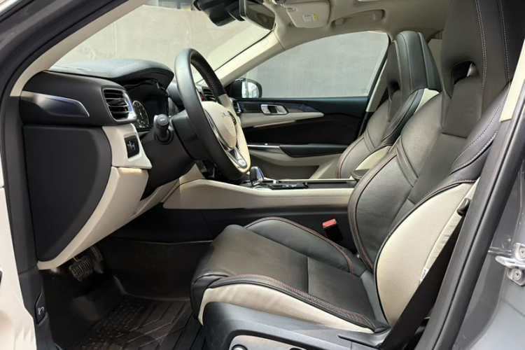 领克02 2019款 1.5T DCT两驱耀Pro版 国VI中控内饰7006