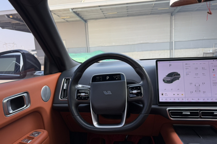 理想汽车 理想L8 2023款 Pro中控内饰7013