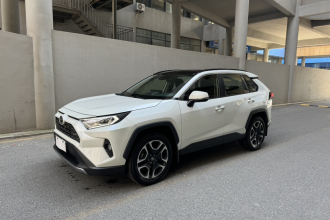 丰田 RAV4荣放 2020款 2.0L CVT四驱尊贵版