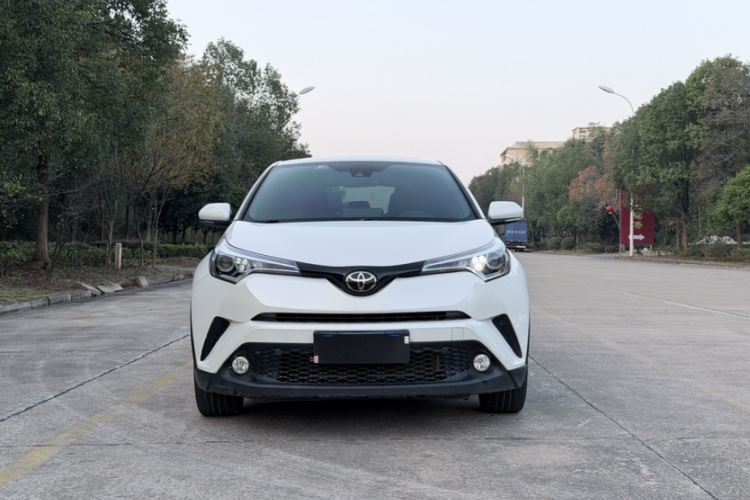 丰田C-HR 2018款 2.0L 领先天窗版 国V车身外观6001