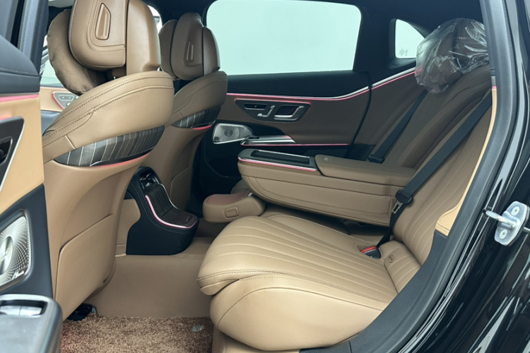 奔驰E级 2025款 E 300 L 豪华型中控内饰7005