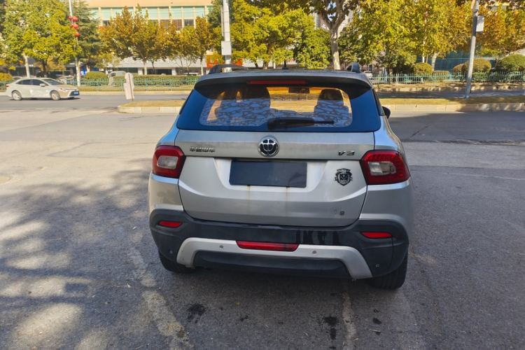 中华V3 2016款 1.5L 手动智能型车身外观6011