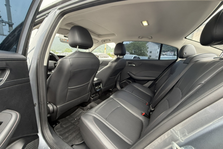 荣威i5 2023款 1.5L CVT尊荣版中控内饰7003