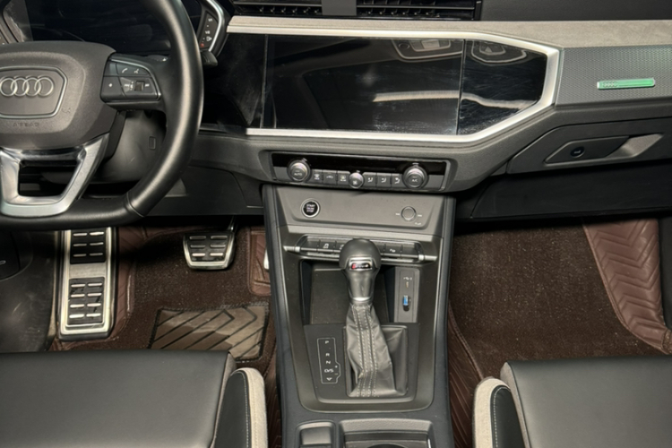 奥迪Q3 2024款 35 TFSI 时尚动感型中控内饰7006