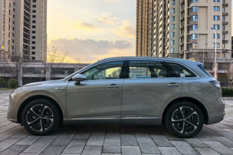 鸿蒙智行 尚界H5 2025款 增程 Max车身外观6002