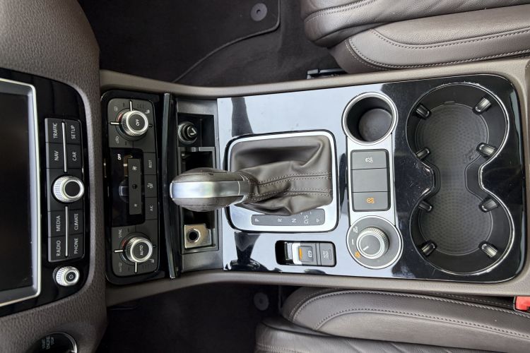 大众 途锐 2015款 3.0TSI 标配型中控内饰7005