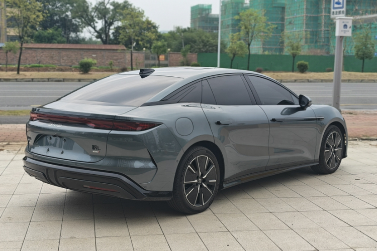 比亚迪 汉L 2025款 EV 701KM激光雷达旗舰型车身外观6002