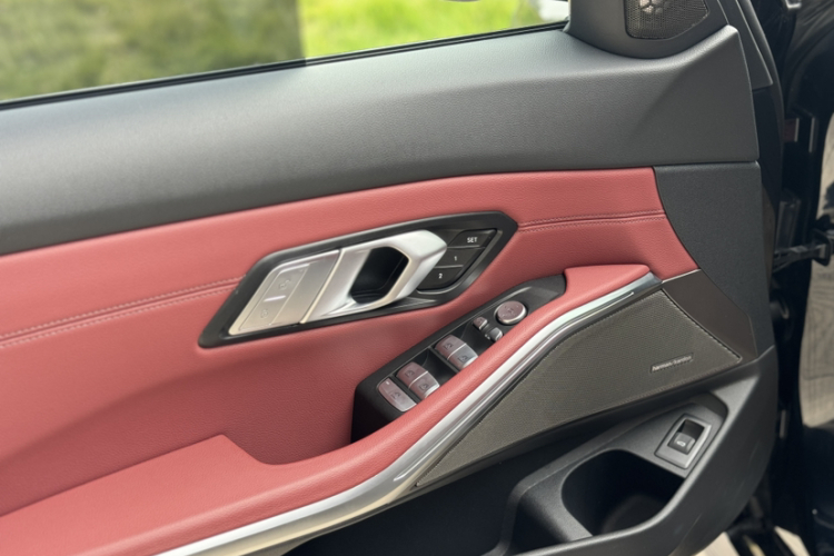宝马3系 2022款 325Li M运动曜夜套装局部细节9004