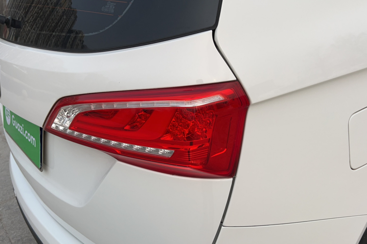 宝骏730 2017款 1.8L iAMT豪华型 7座车身外观6006