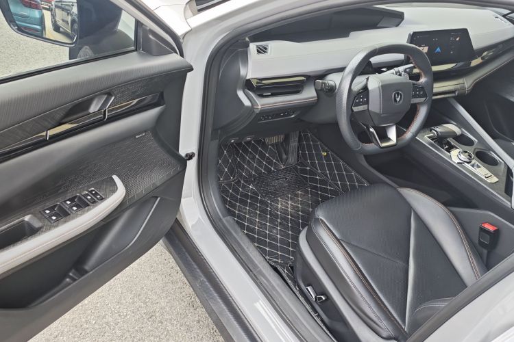 长安UNI-V 2022款 1.5T 智慧领航型中控内饰7004