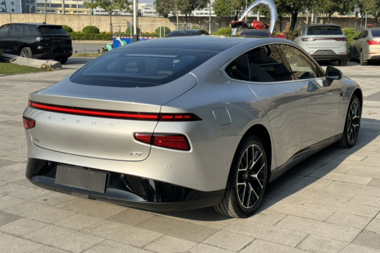 小鹏P7 2023款 P7i 702 Pro车身外观6004