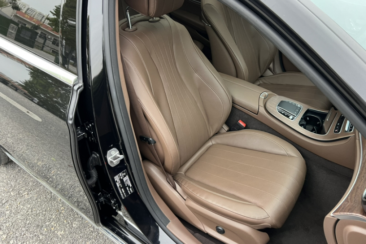 奔驰E级 2023款 E 300 L 豪华型中控内饰7004