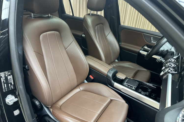 奔驰GLB 2021款 GLB 200 动感型局部细节41