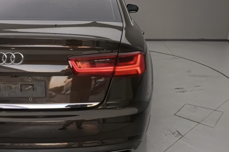 奥迪A6L 2018款 30周年年型 35 TFSI 运动型车身外观6009