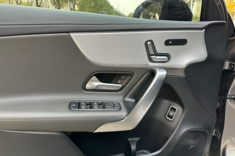 奔驰A级AMG 2019款 AMG A 35 L 4MATIC中控内饰7001