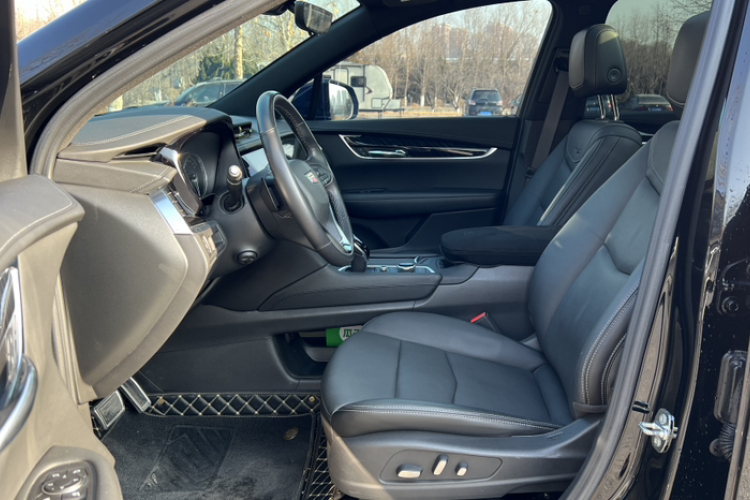 凯迪拉克XT6 2022款 2.0T 六座四驱豪华型标准版中控内饰7001