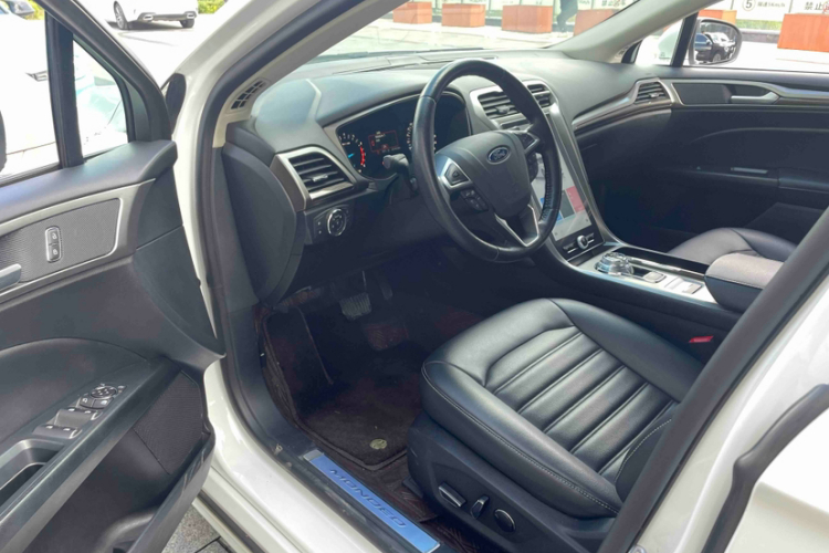 福特 蒙迪欧 2020款 EcoBoost 180 时尚型中控内饰7004