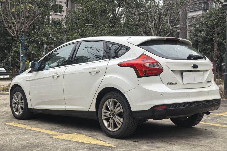 福特 福克斯 2012款 两厢 1.6L 自动舒适型车身外观6005