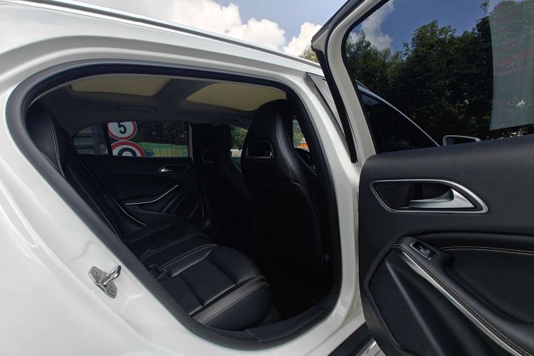 奔驰GLA 2018款 GLA 200 动感型中控内饰7005